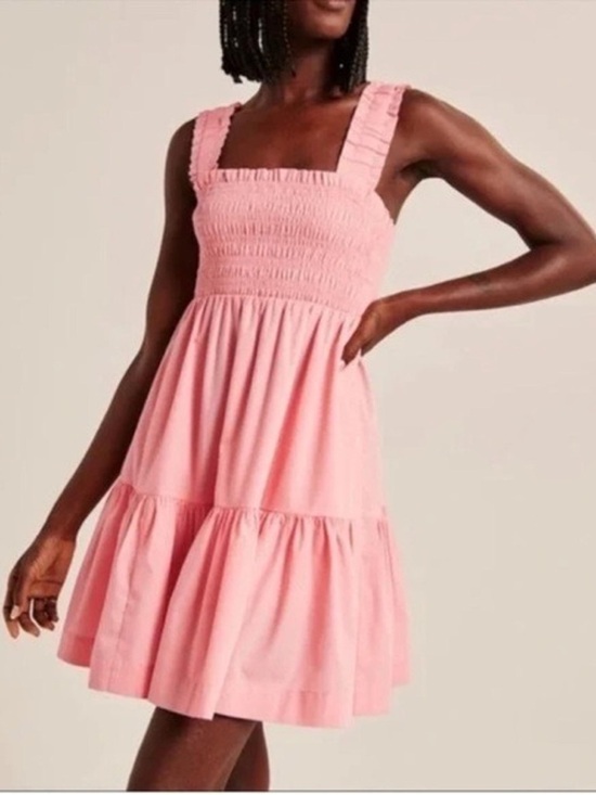 Abercrombie & Fitch Dresses & Skirts - Abercrombie and Fitch smocked bodice dress MT‎